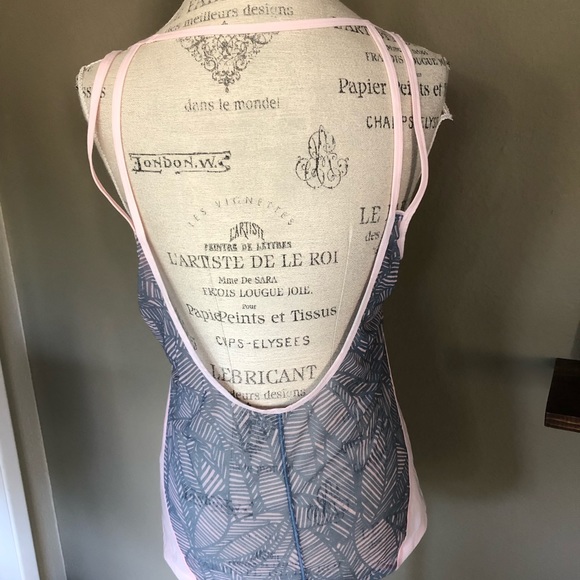 🔥sold🔥Lululemon tank size 8 - Picture 2 of 2